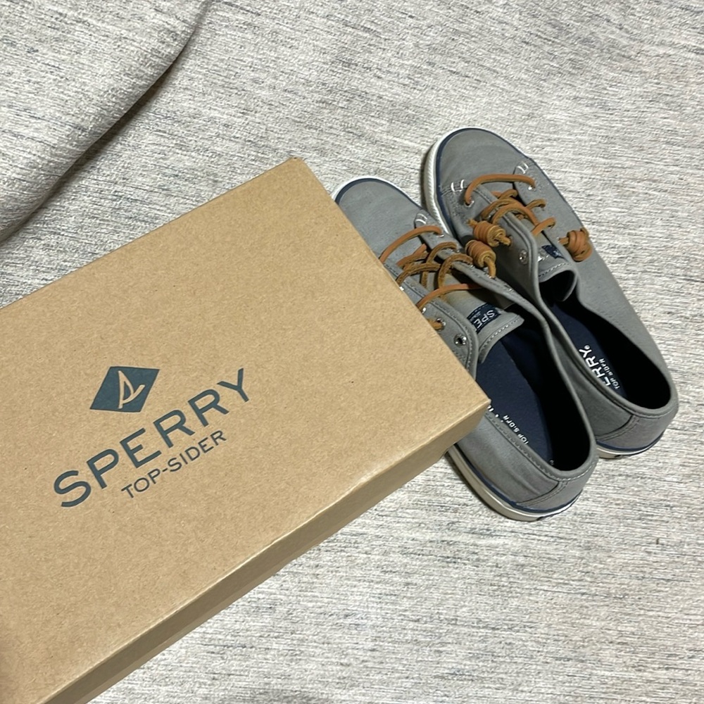 Sperry top sider gray sneakers size 8, in original box